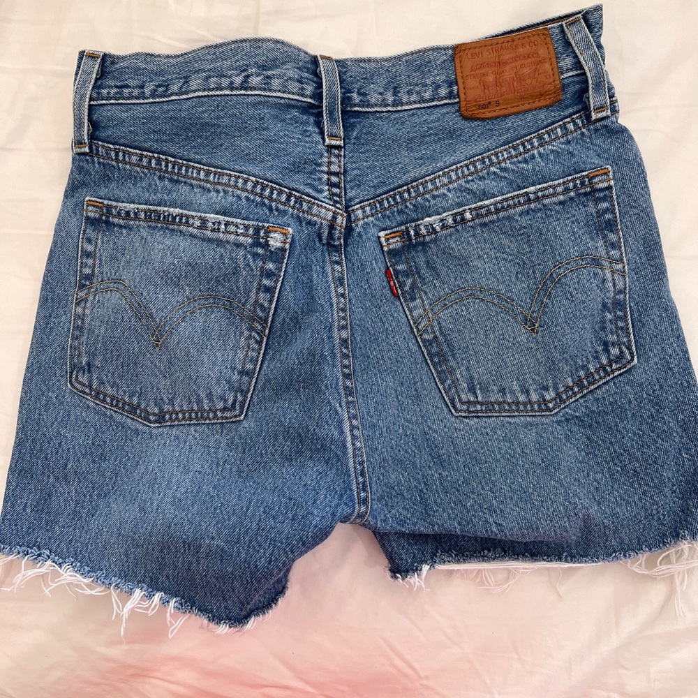 LEVI 501 S Shorts with raw hem, (mom Shorts) Size 26
